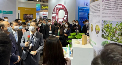 产业大会特首巡馆2.png 星辰影院